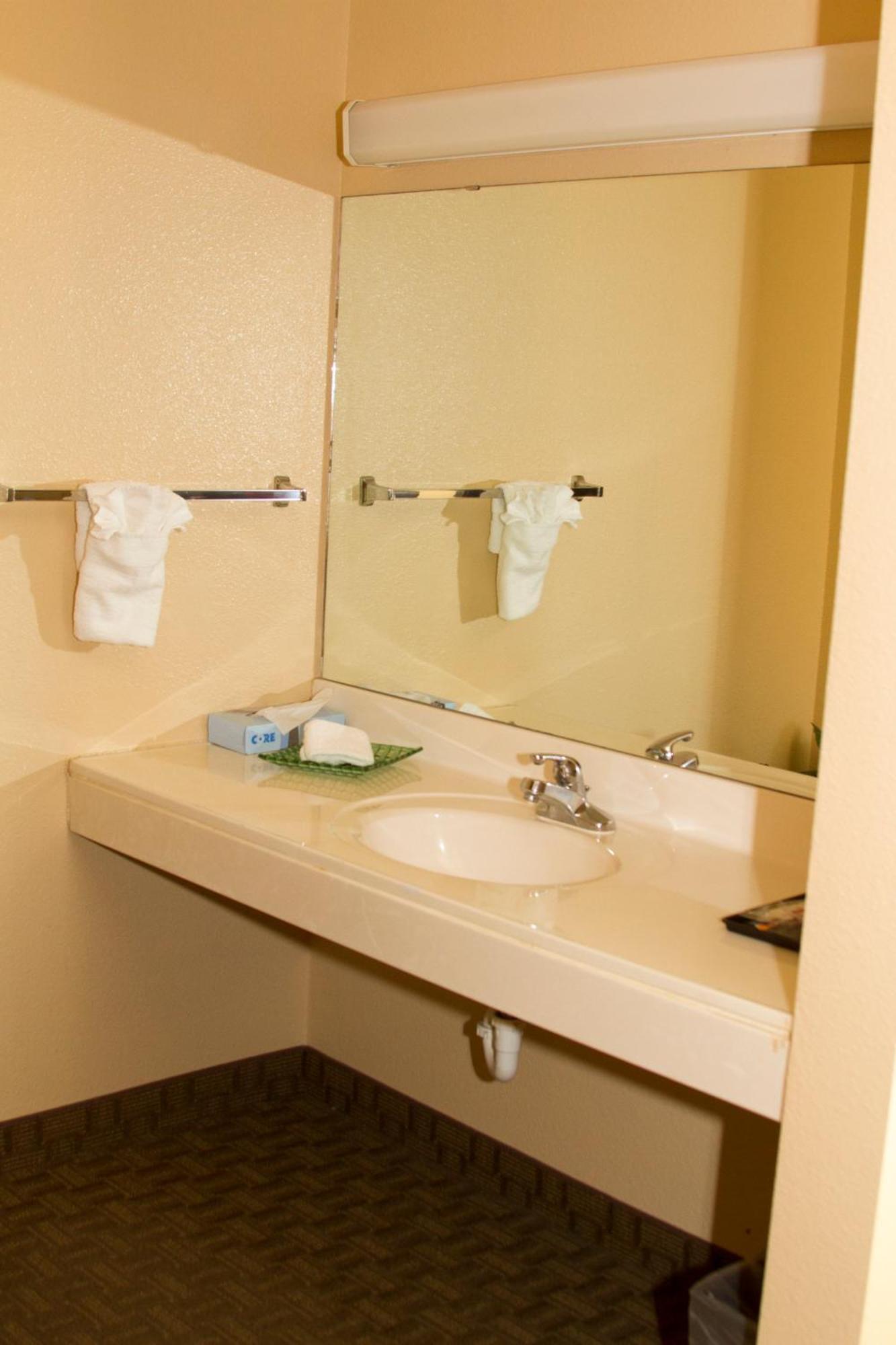 Cottonwood Inn & Suites Phillipsburg Quarto foto